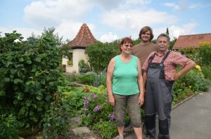 Rofina Freund, Johannes Göttfert und Rudolf Wank sind begeisterte Gärtner. Foto: am