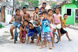 In Zumbi, einem Stadtteil in Manaus: Gleich um die Ecke hat Martin Leonhardt eine zeitlang gewohnt und die Kinder kannten ihn gut.  Fotos: Leonhardt