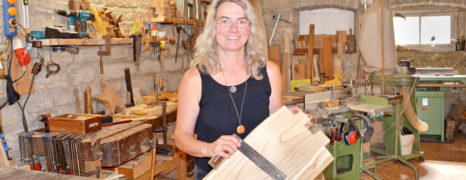 Möbel mit Charakter – Atelier de Bois: Bettina Löhr-Hentz baut auf traditionelle Handarbeit