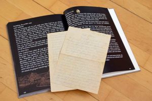 Die Soldatenbriefe sind auf einfachem Papier mit Bleistift geschrieben. Nach etwa 80 Jahren haben sie nun ihren Weg in ein Buch gefunden und werden so dauerhaft erhalten.                                          Foto: am