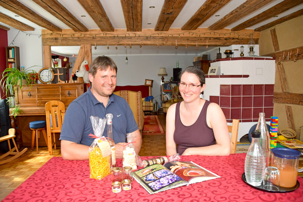 ROTOUR: Jean-Frédéric und Christina Waldmeyer mit den Safran-Produkten