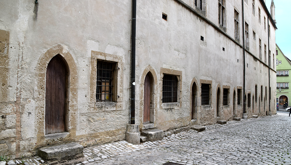 Hinter diesen Türen haben Handwerker und Händler einst ihre Waren und ihr Können angeboten. Foto: am
