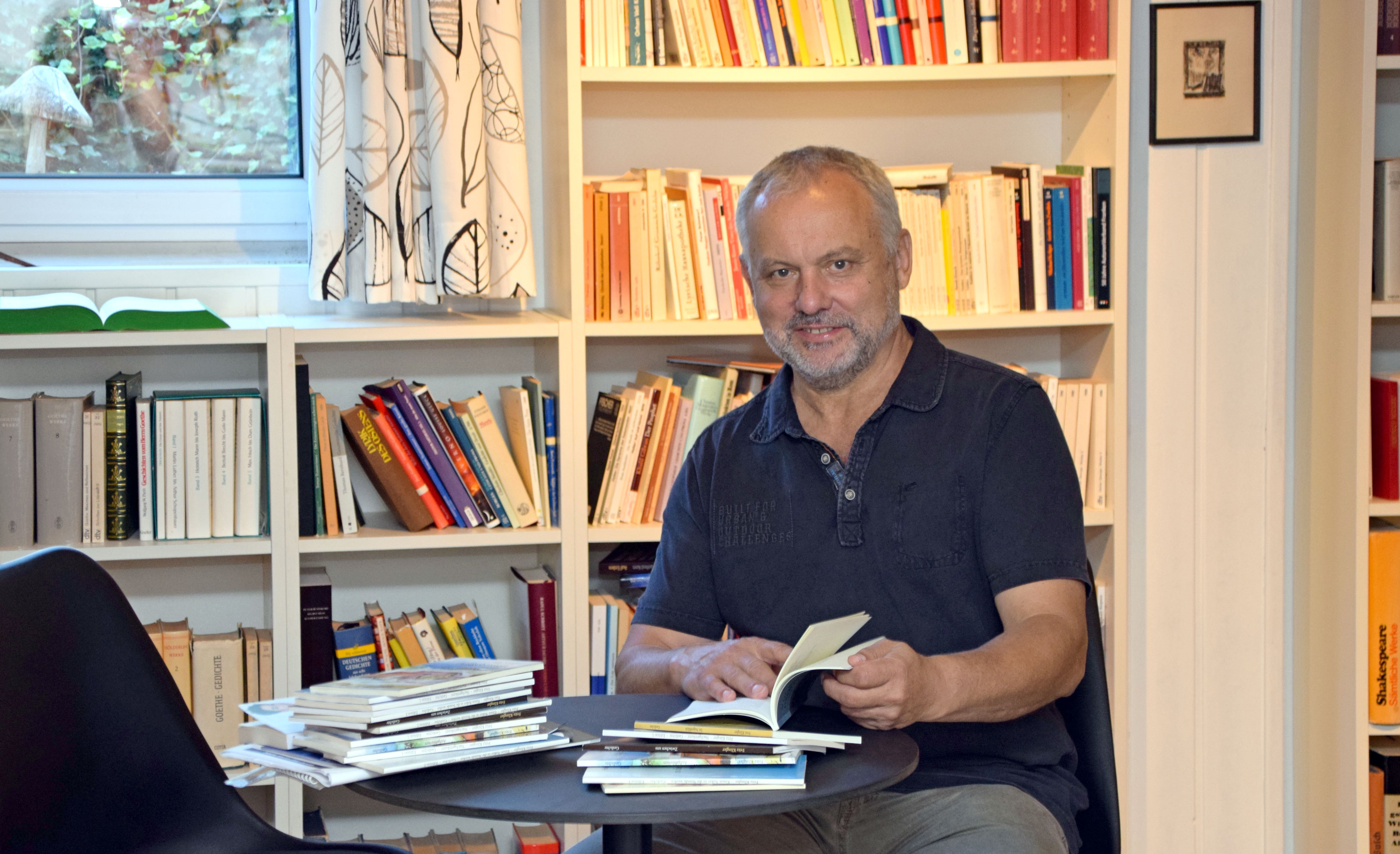Zwei Jahre hält er für einen guten Rhythmus, um ein Buch zu veröffentlichen: Fritz Klingler bringt aktuell seinen elften Gedichtband heraus. Foto: am