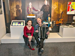 Im Haus der Geschichte in Bonn war die Ausstellung „Heimat. Eine Suche“ zu sehen. Maria und Peter Warkentin waren mit Theaterstücken und einer Darstellung des Niederstettener Theaters vertreten. Foto: Privat