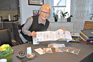 Jutta Schrenk (75) war insgesamt 185 Tage auf dem Jakobsweg unterwegs und bereut keine Minute. Ihre Pilgerausweise bergen unvergessliche Erinnerungen. Foto: ul